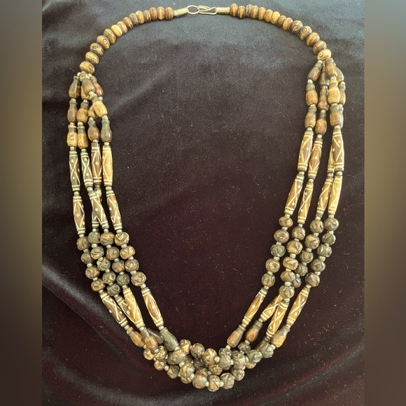 Beautiful, earth toned, beaded necklace. - Picture 1 of 3